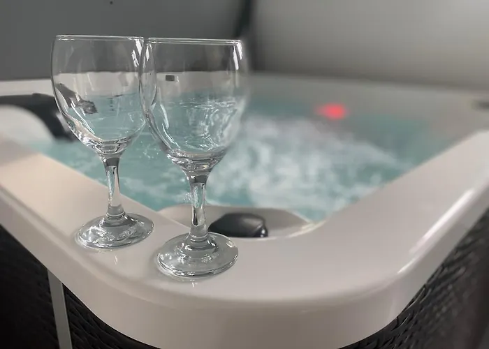 Private And Garden 10 Min From Mont St-michel *