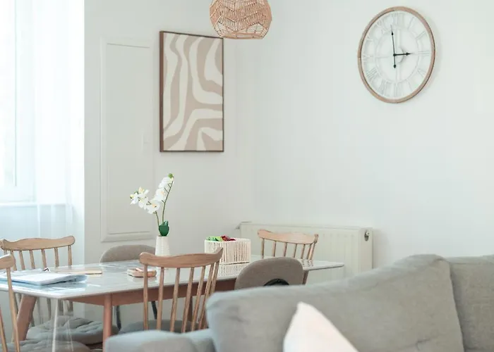 Private And Garden 10 Min From Mont St-michel